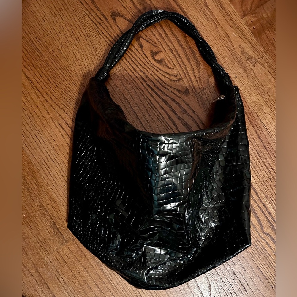 Twisted Straps Shoulder Bag. Shinny and Soft